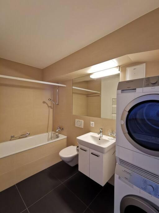 Apartment Nice And Big 1br Flat In The City Center - West 5