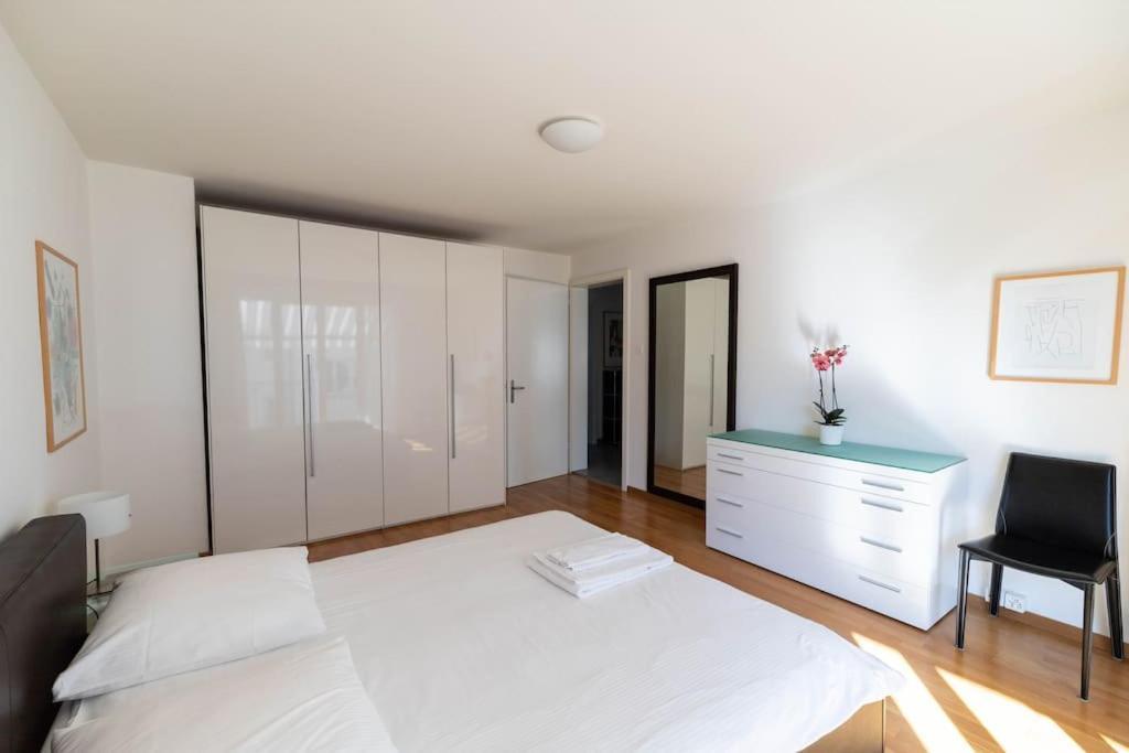 2 Bedroom Close To - D2 Apartment *