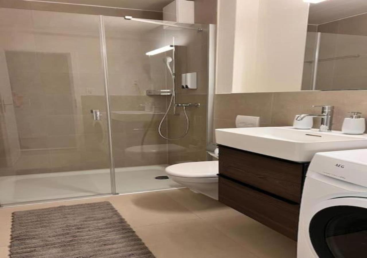 Exclusive Floor For 10 Guests -30- * Zurich