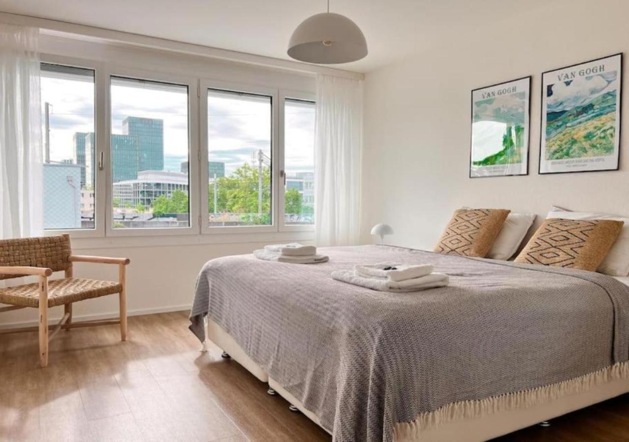 Exclusive Floor For 10 Guests -30- Zurich