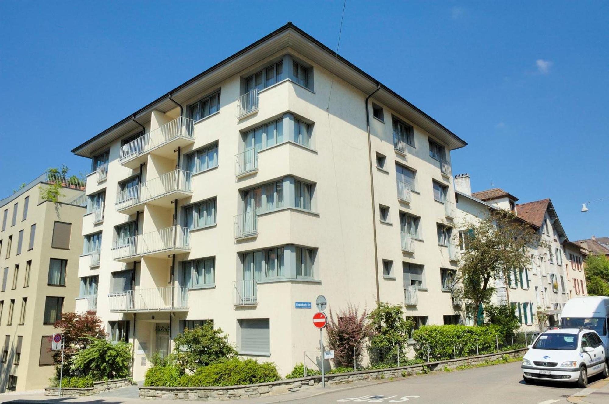 Modern Center - Crown 33 Apartment *