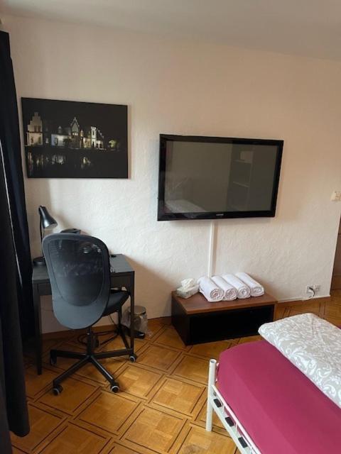 4 Preiswertes Zimmer In Privater Wohnung, Kein Hotel, Ohne Personal, Zum Uebernachten Homestay