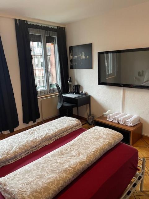 Homestay 4 Preiswertes Zimmer In Privater Wohnung, Kein Hotel, Ohne Personal, Zum Uebernachten Zurich