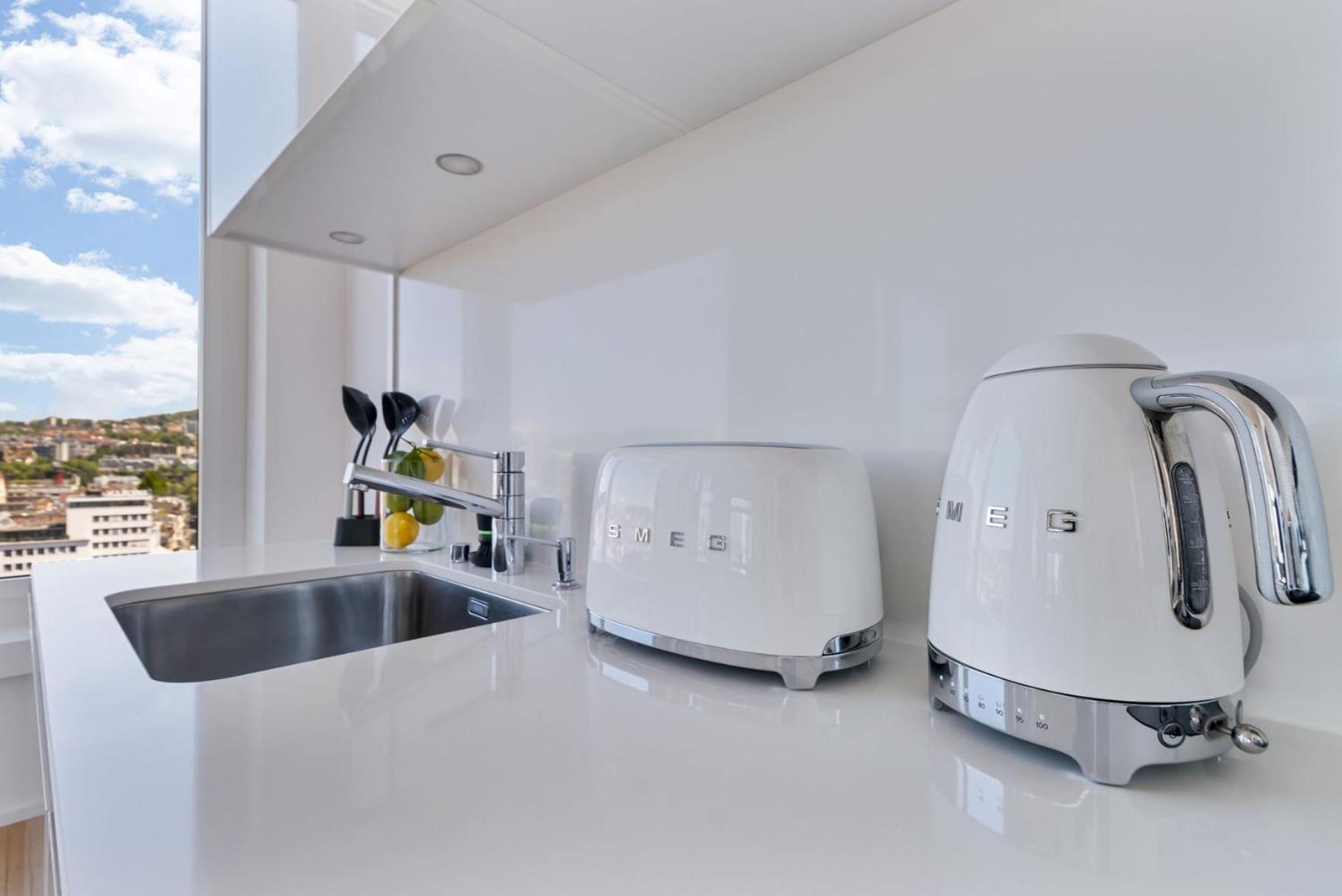Large Luxury Business Penthouse Near Main Station