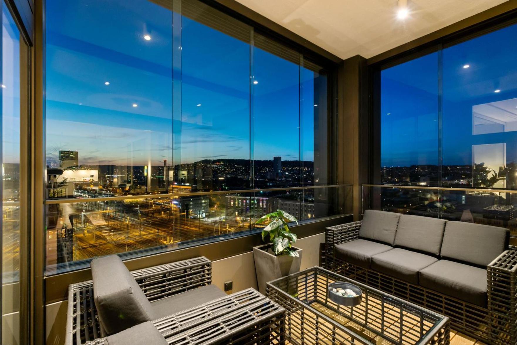 Large Luxury Business Penthouse Near Main Station