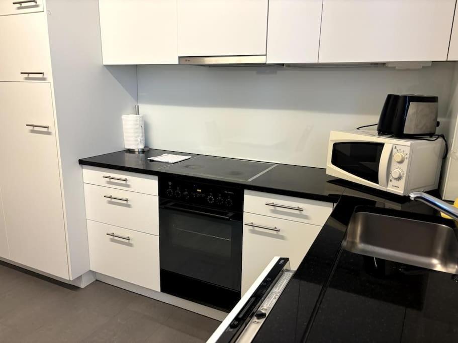 Cozy 2br Near - 8 Apartment