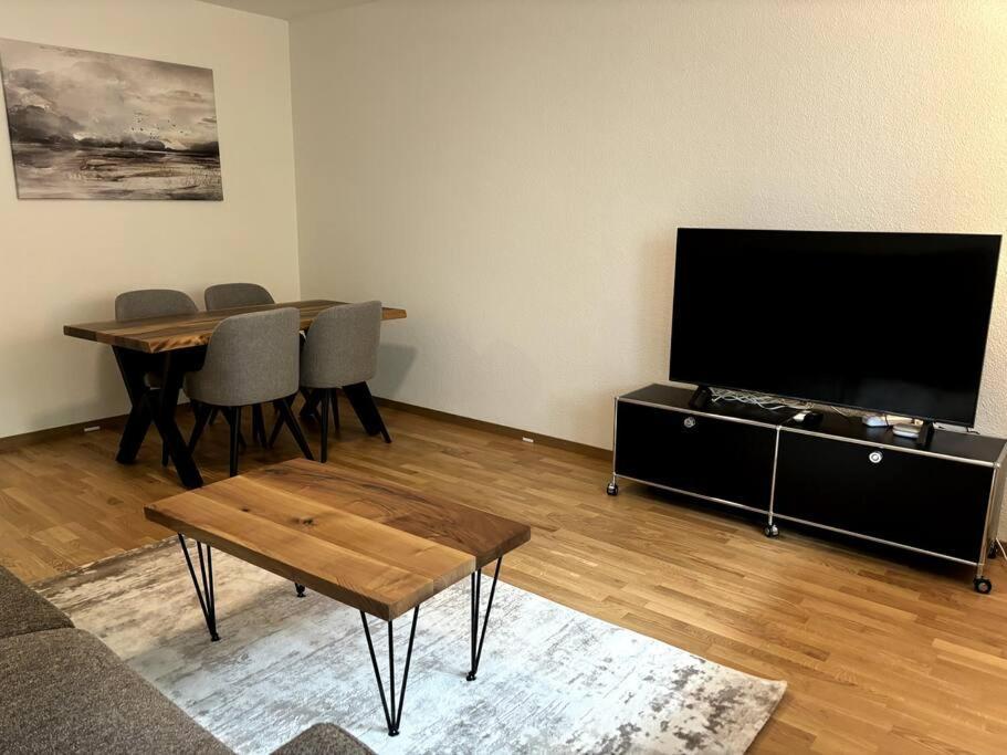 Apartment Cozy 2br Near - 8 *