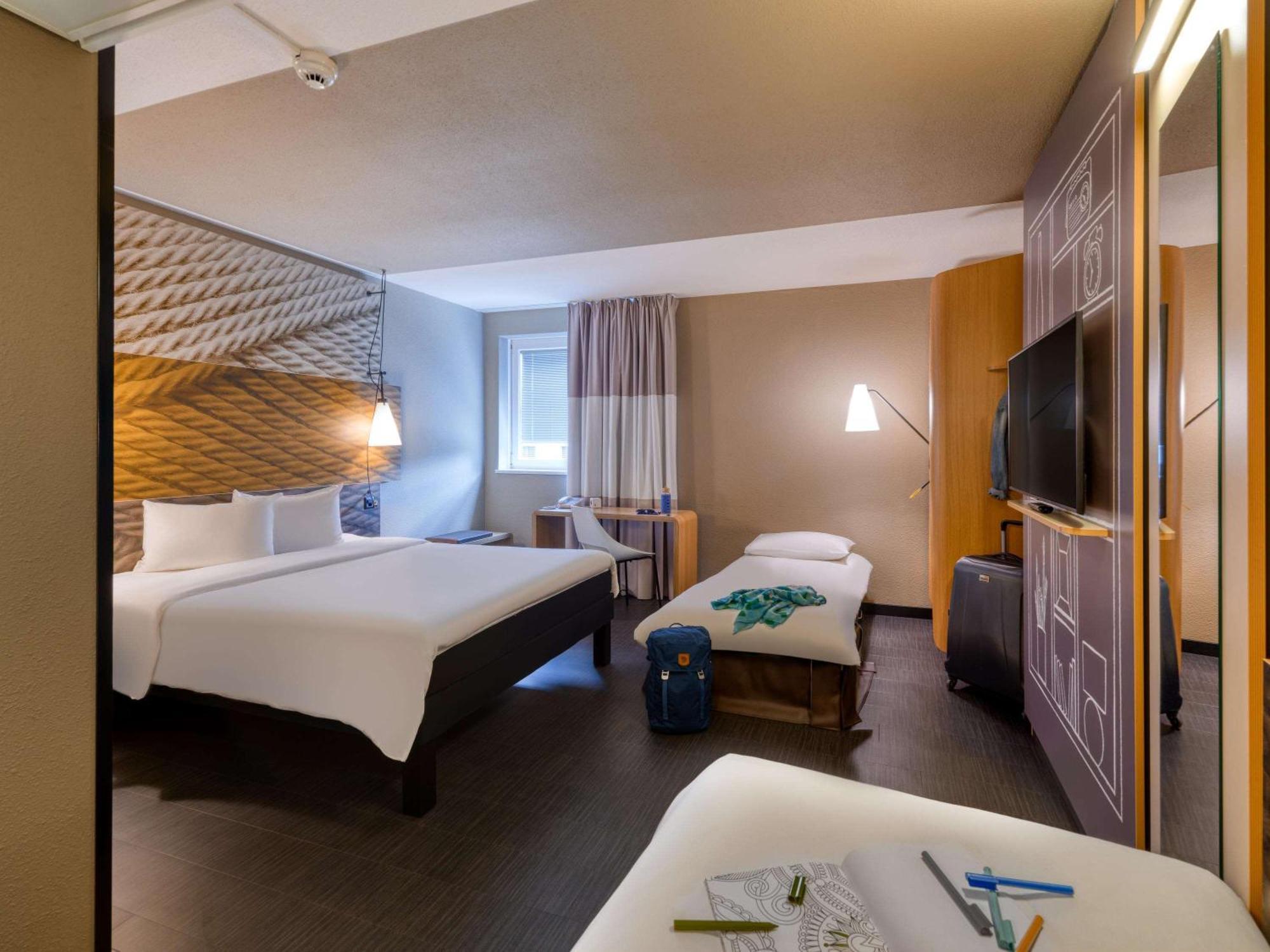 Hotel Ibis West 3*