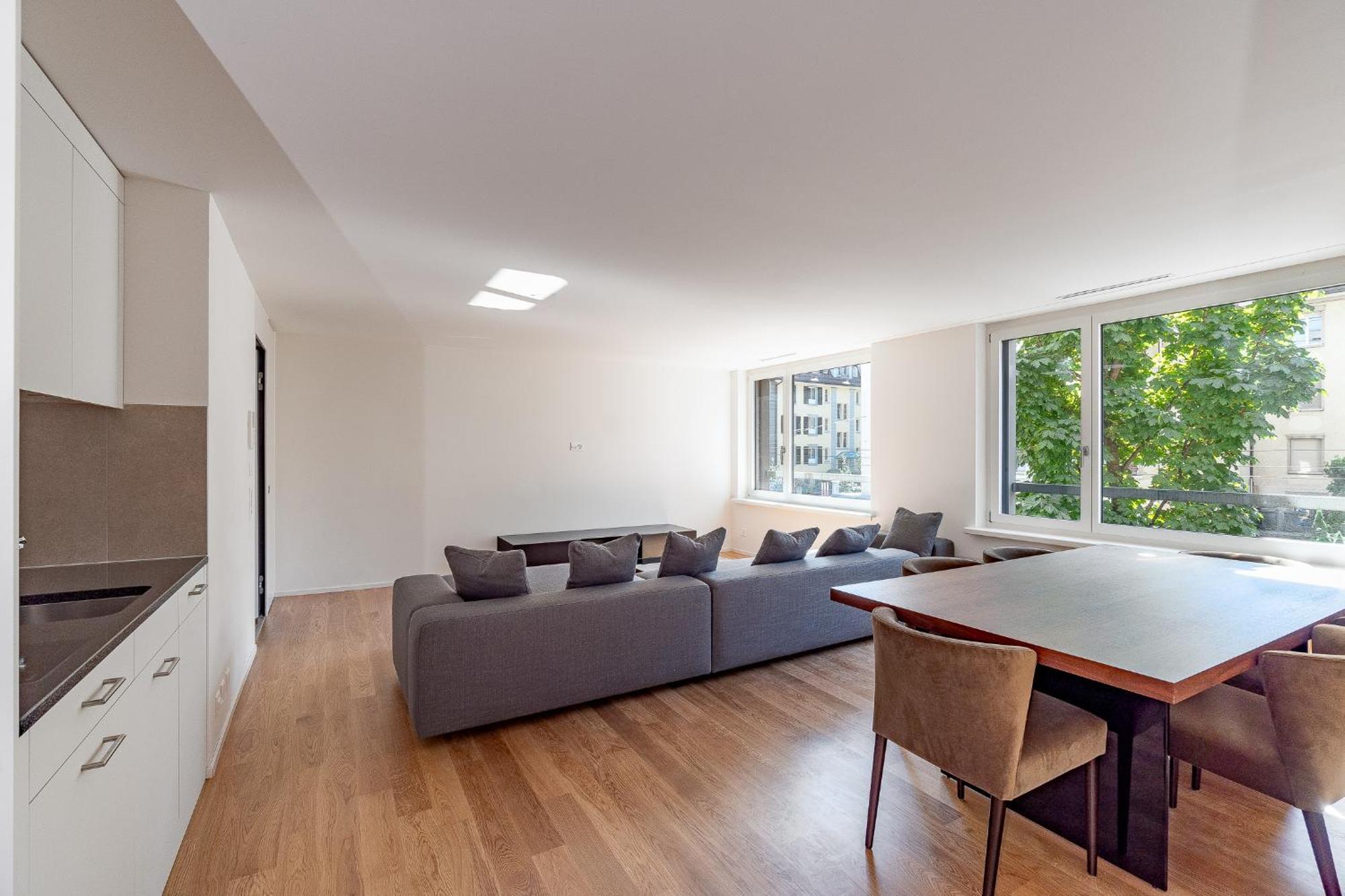 Wollishofen Station, 2 Bedroom, Kitchen & Parking Apartment