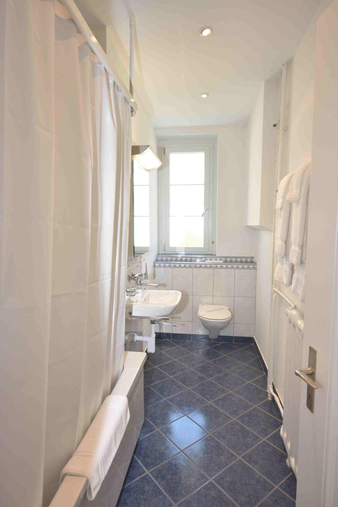 2br Flat Near And - Stardust 22 Apartment