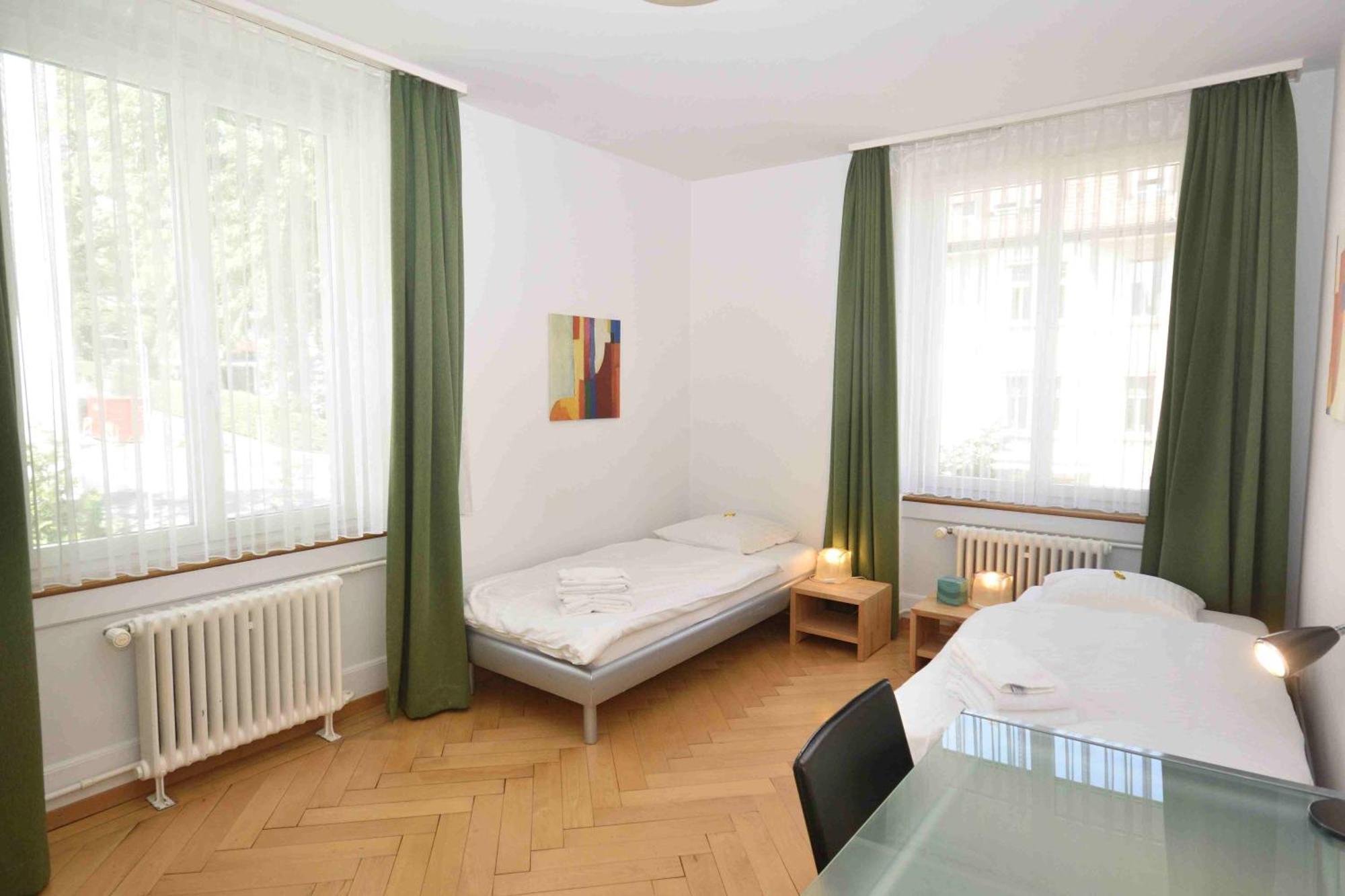 2br Flat Near And - Stardust 22 *