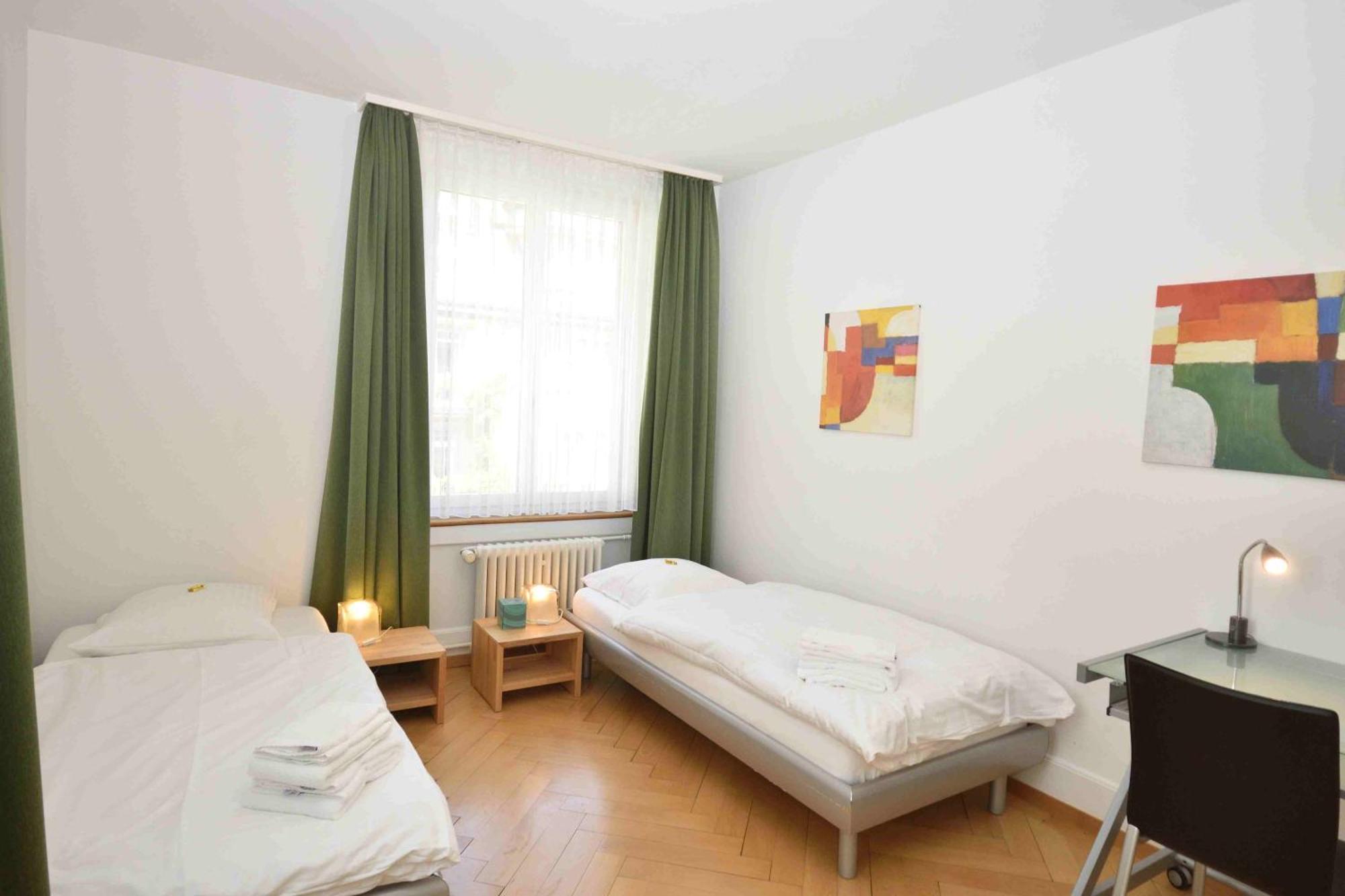 2br Flat Near And - Stardust 22 Apartment