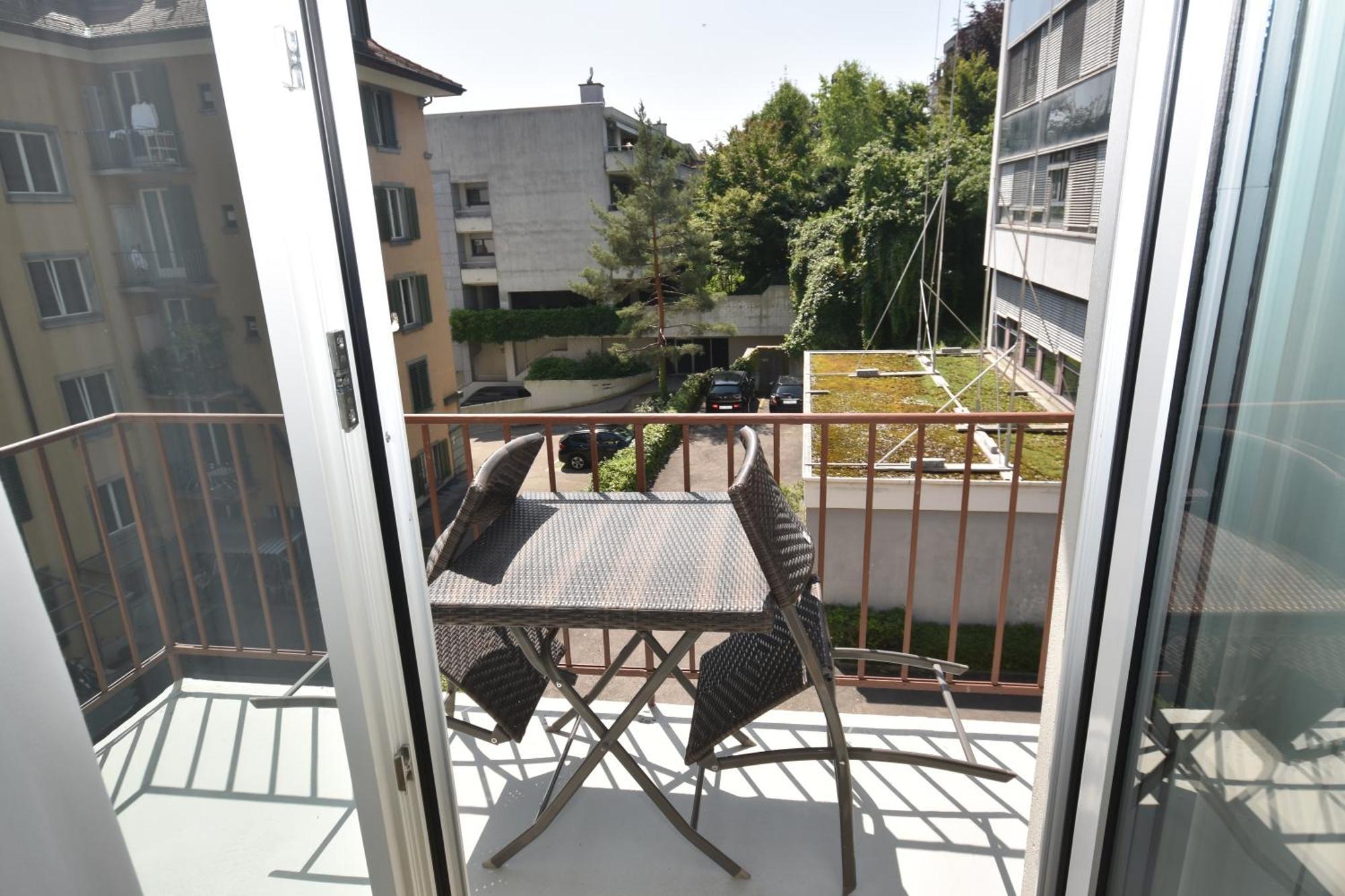 2br Flat Near And - Stardust 22 Zurich