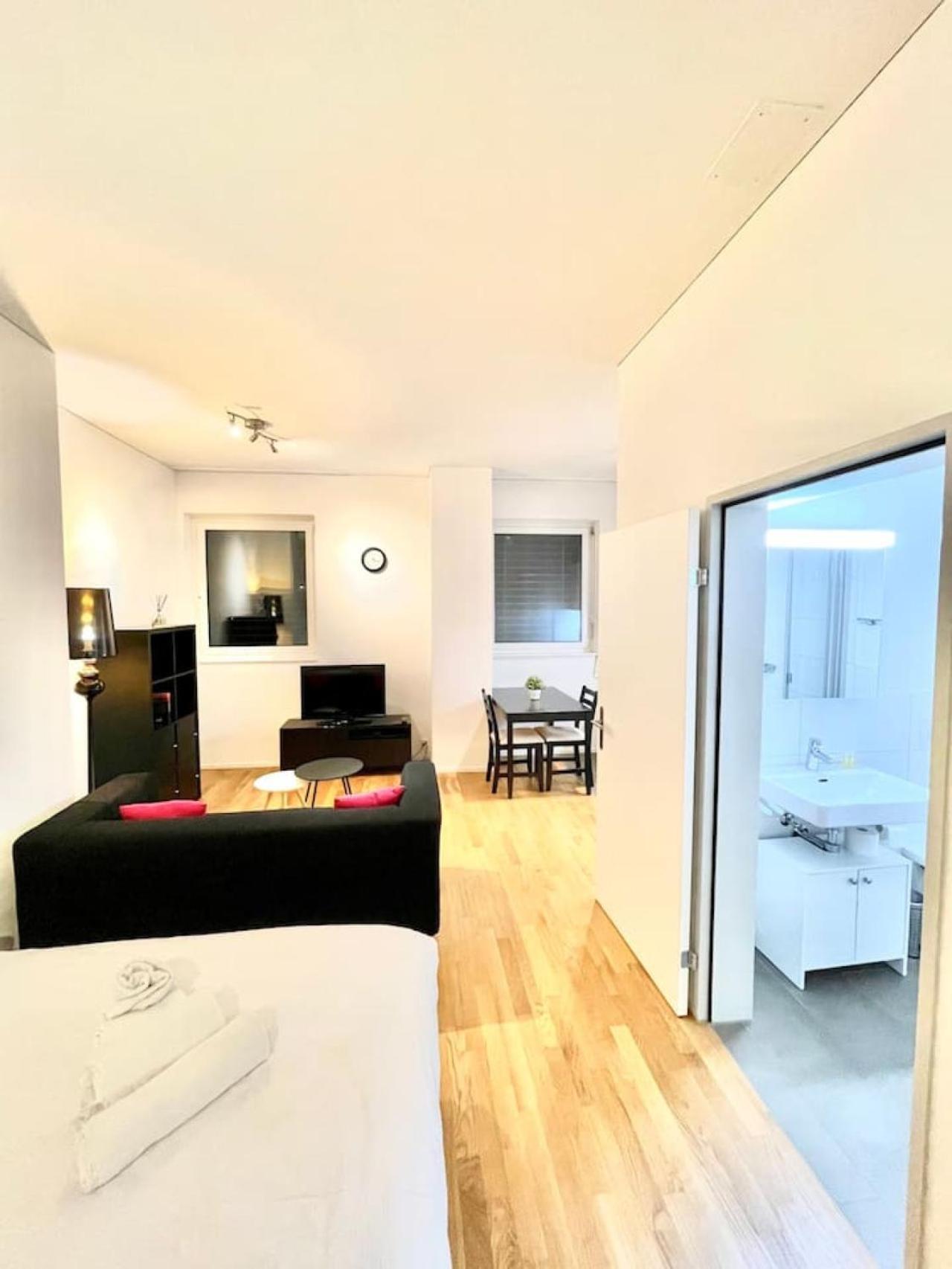 Apartment Dream Sh04l