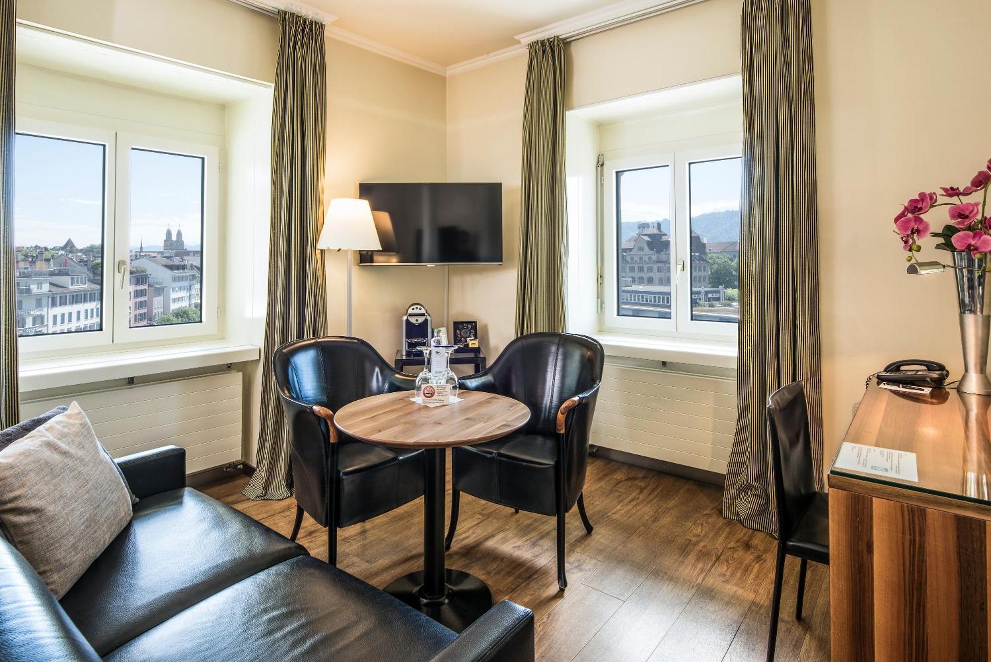 Plaza Hotel 4*