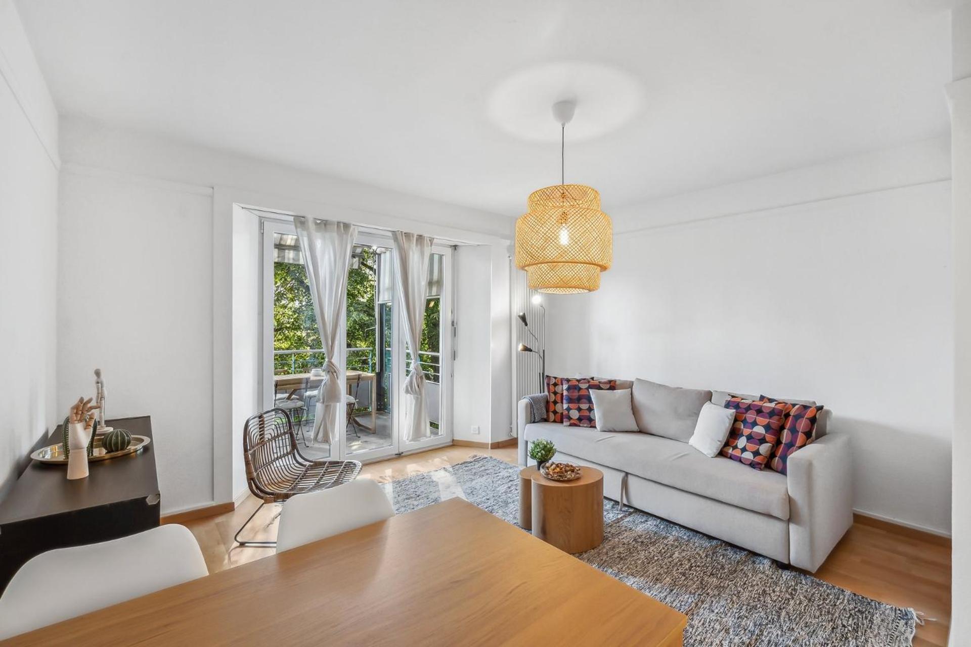 Apartment Comfortable In Oerlikon 20 Minutes Away From Airport Zürich