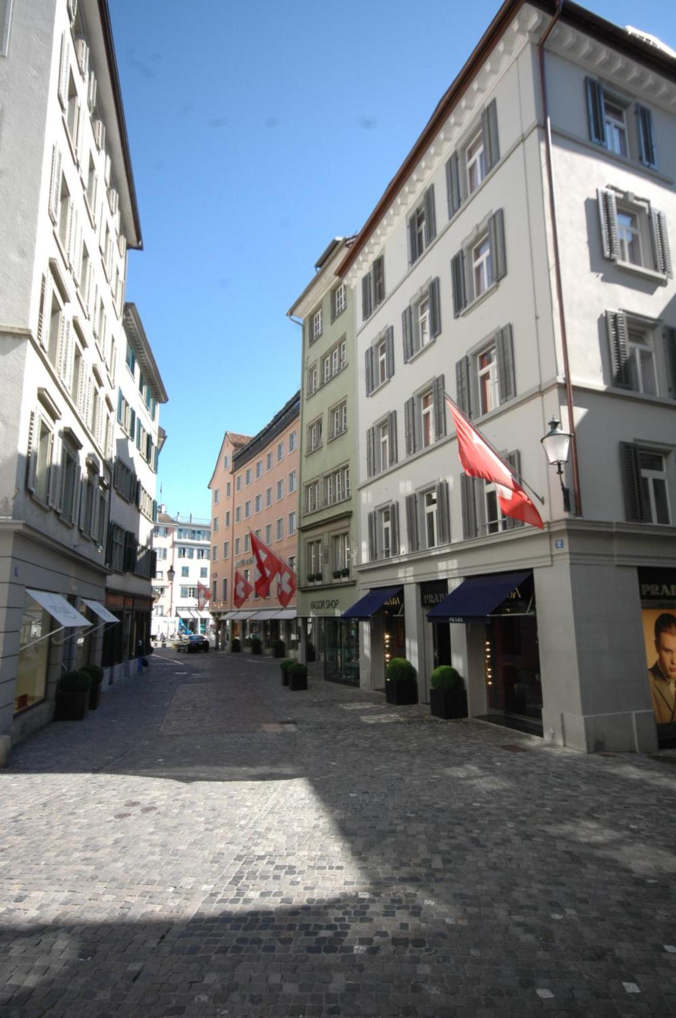 At Famous Location - Stork 21 Zurich