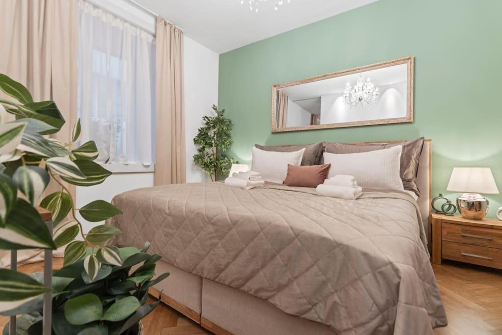 Apartment Boutique Luxury I Location I Freeparking I Private Terrace I Ac I Fast Wifi *