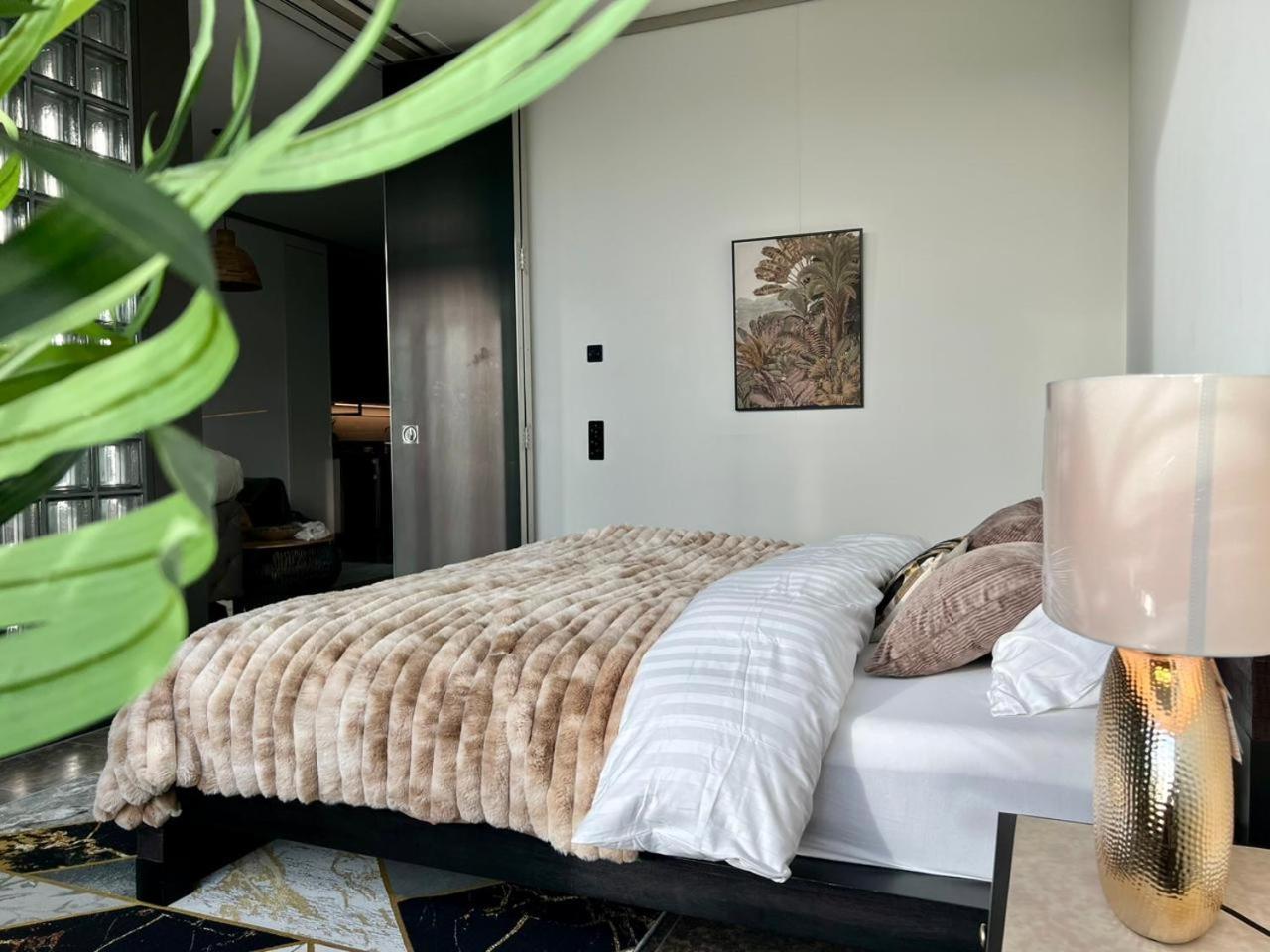Penthouse Paradise Stunning City Views Apartment