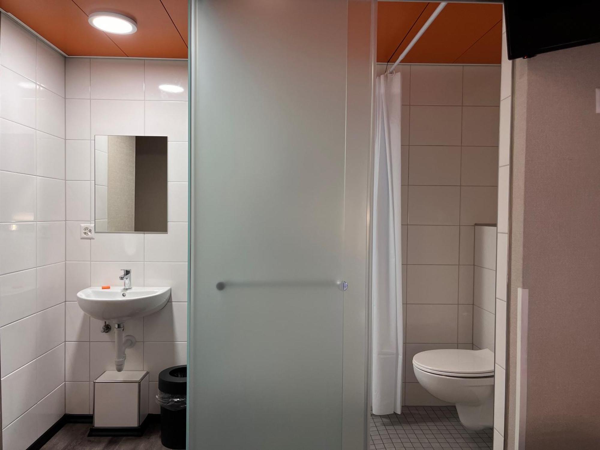 Easyhotel Main Station *