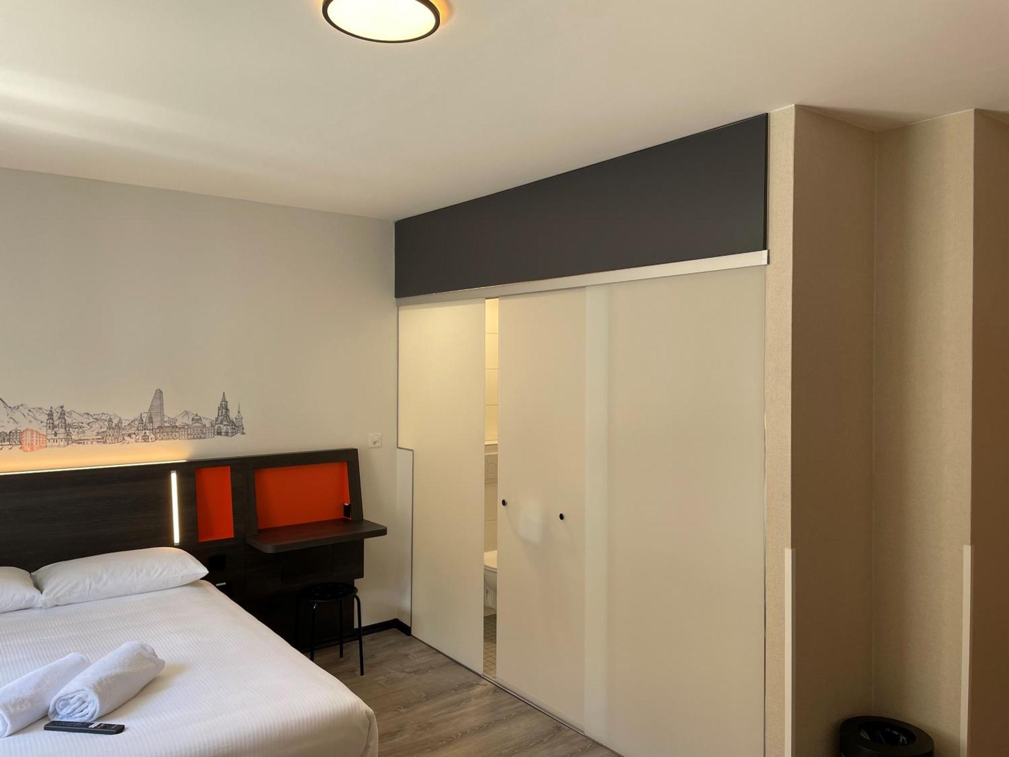 Easyhotel Zuerich City Main Station Hotel *