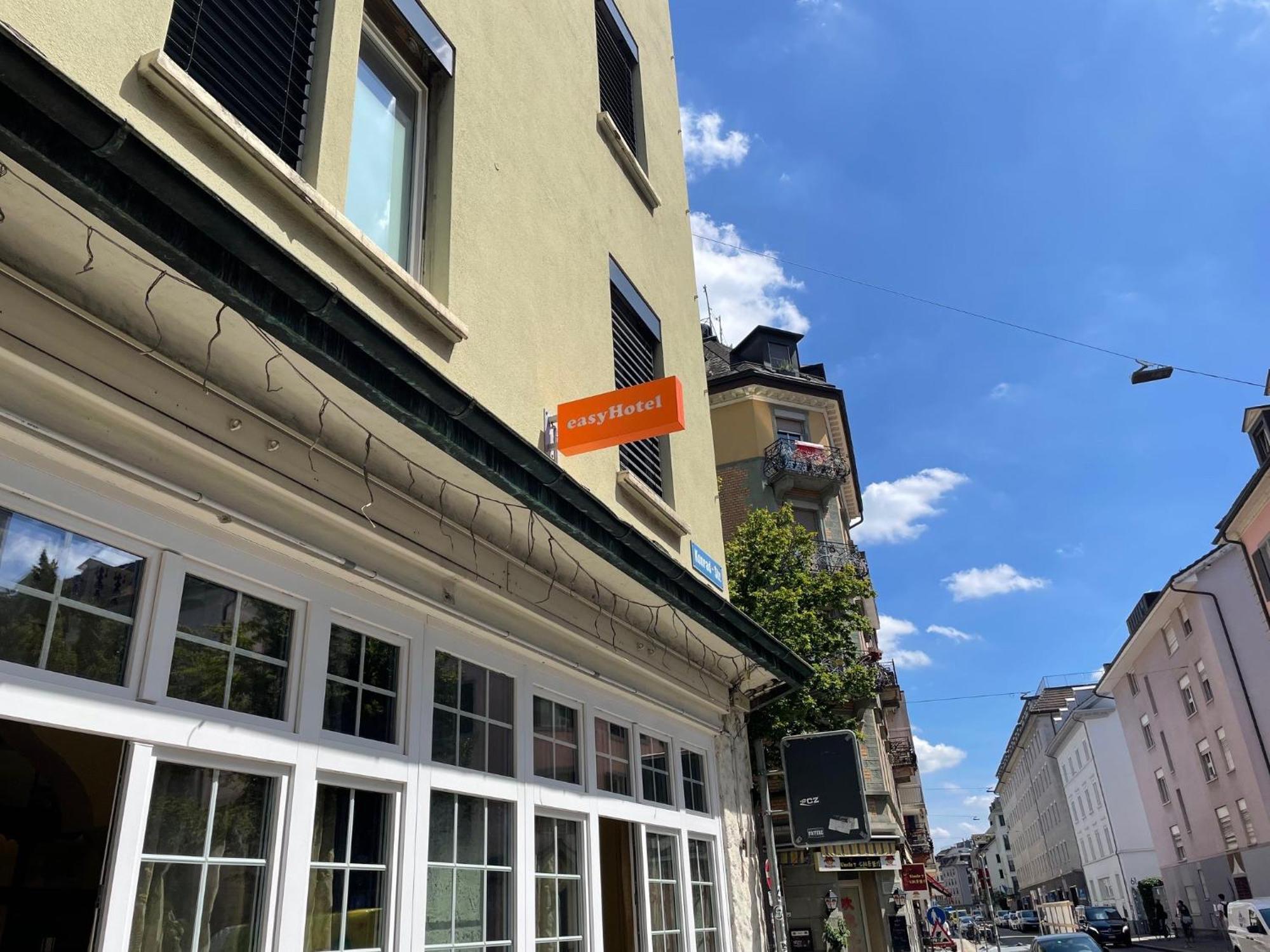 Easyhotel Main Station Hotel