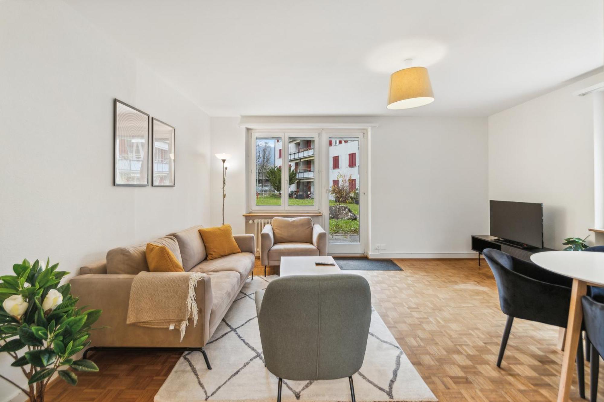 Lovely Flats In Great Location *