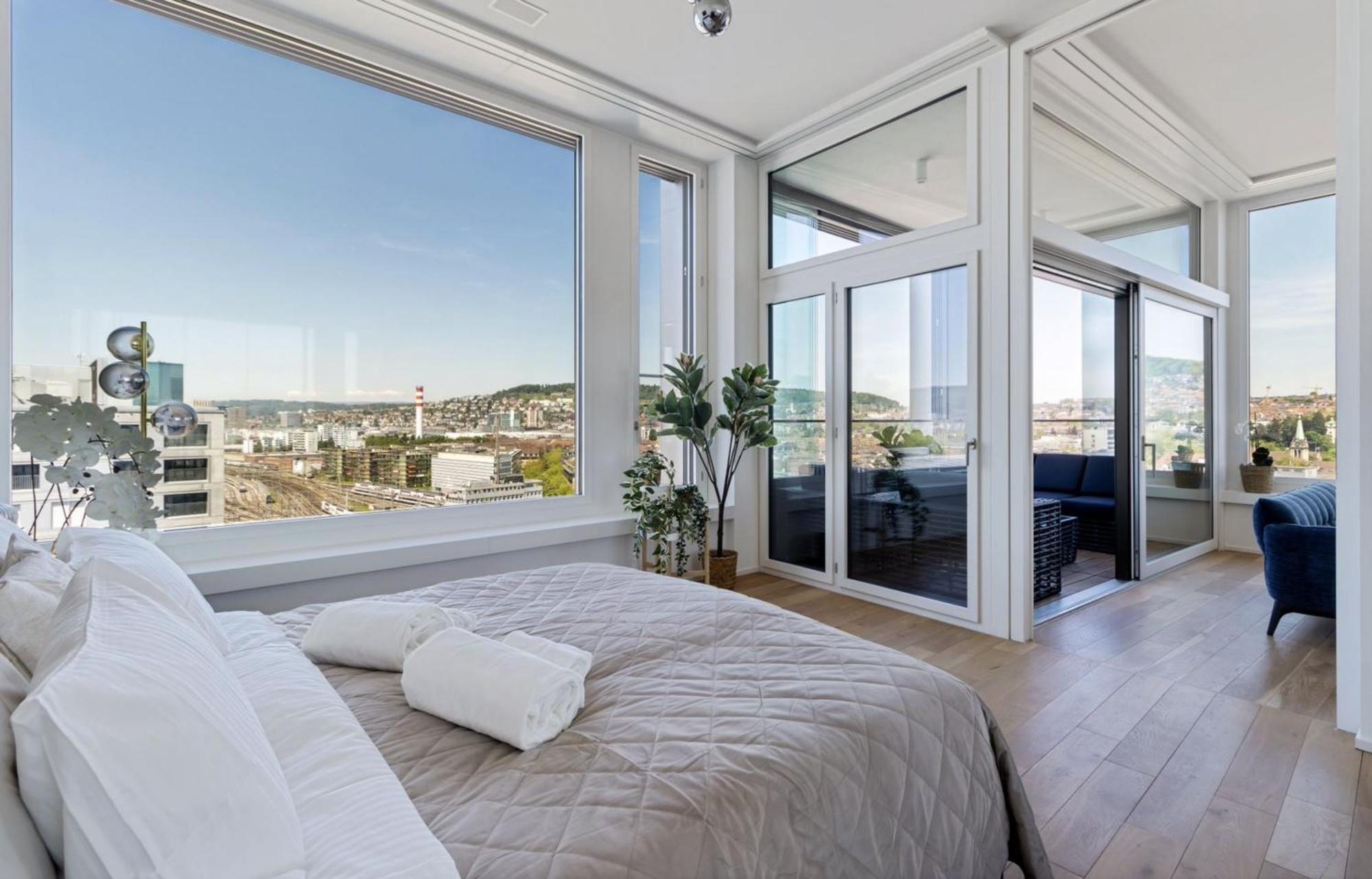 Apartment Large Luxury Business Penthouse Near Main Station *