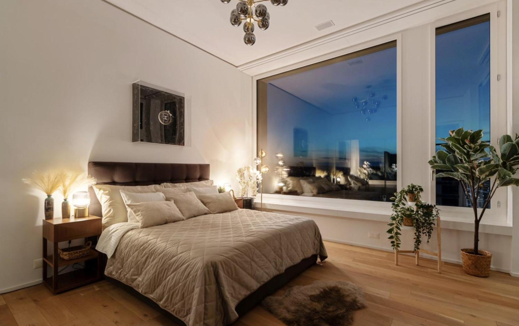 Large Luxury Business Penthouse Near Main Station Apartment