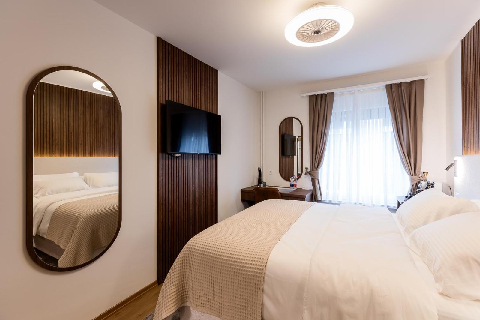 Hotel Deluxe & Kreis 4 *