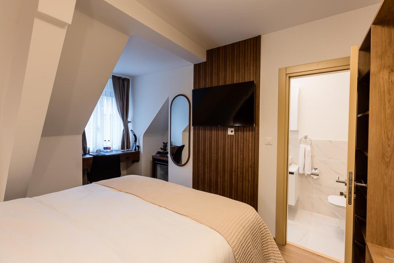 Deluxe & Kreis 4 Zurich