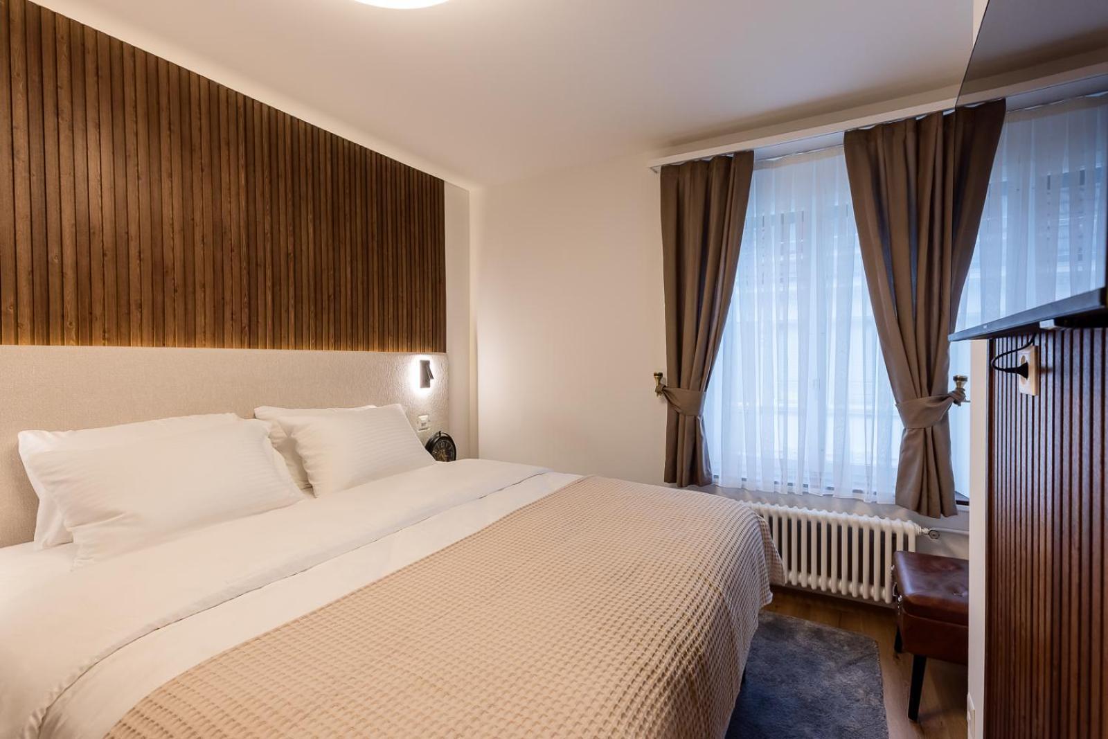 Hotel Deluxe & Kreis 4