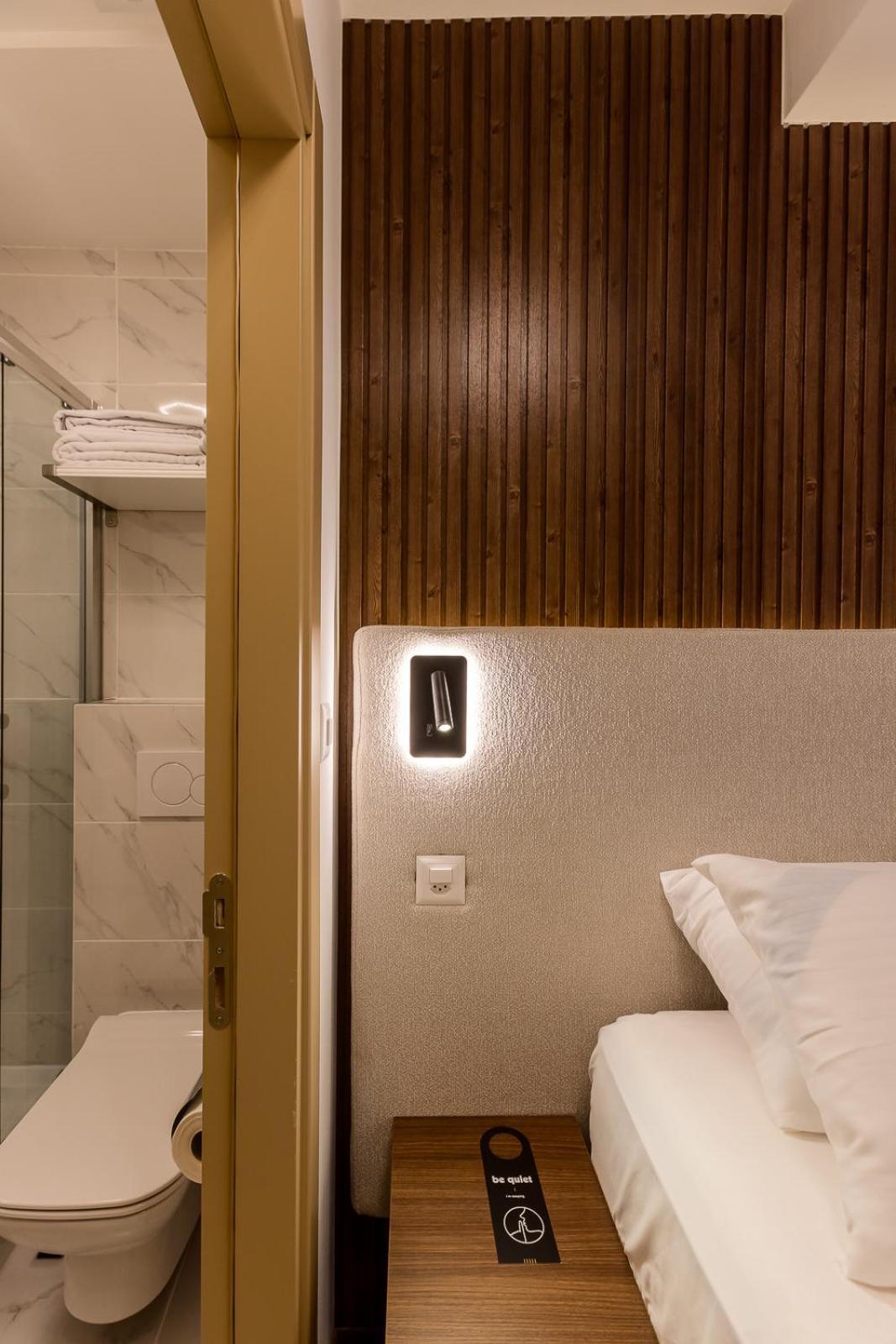 Hotel Deluxe & Kreis 4 *
