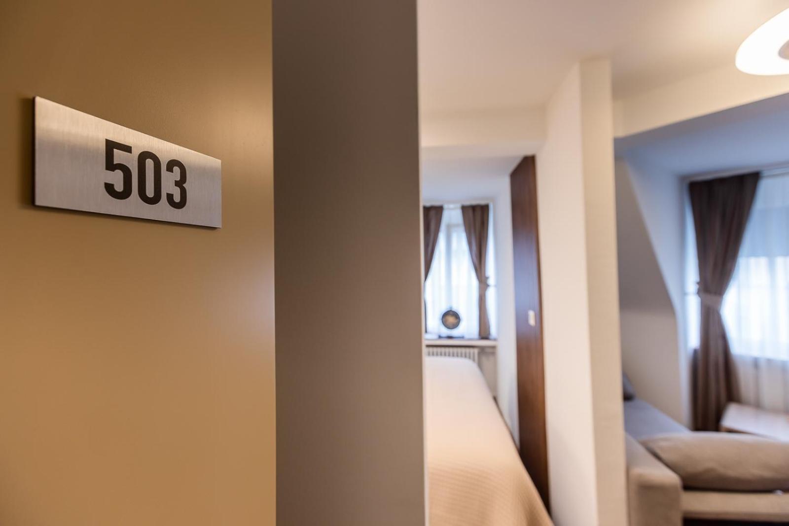 Deluxe & Kreis 4 Hotel