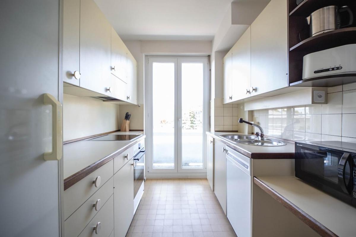 Very Spacious With Balcony - Parkview 2 Apartment