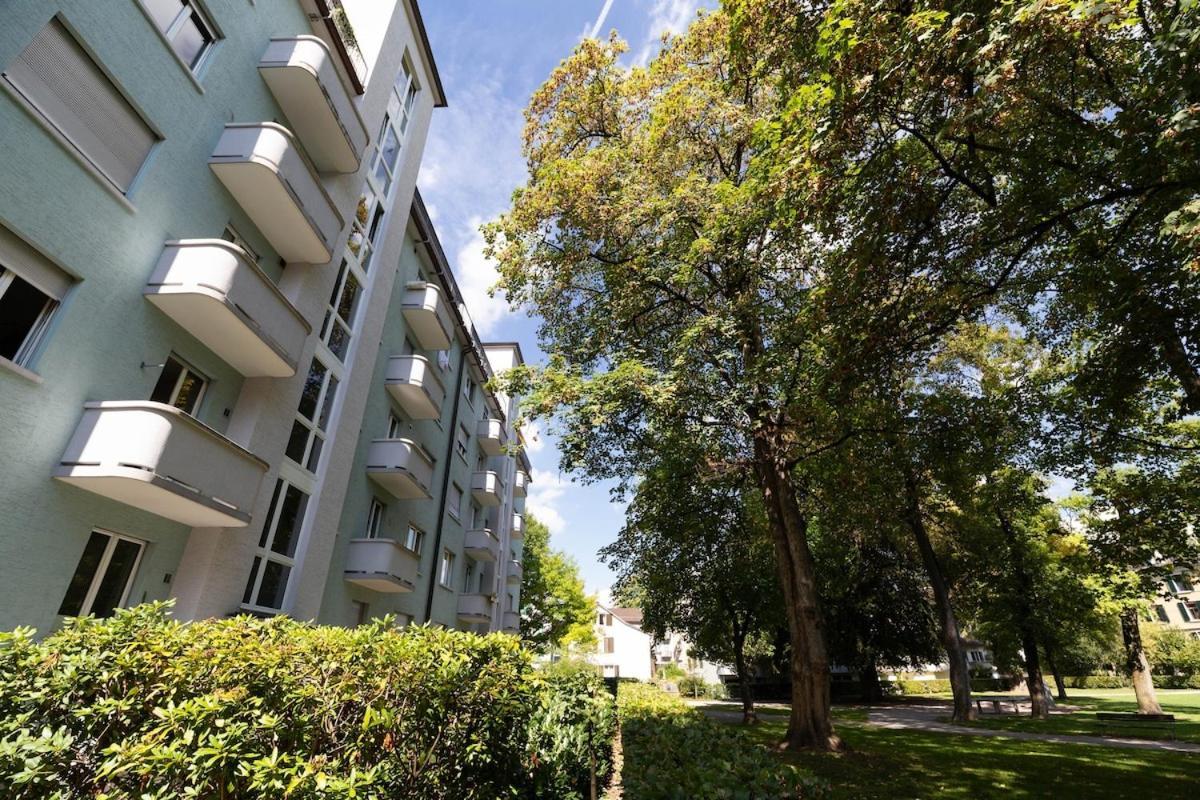 Very Spacious With Balcony - Parkview 2