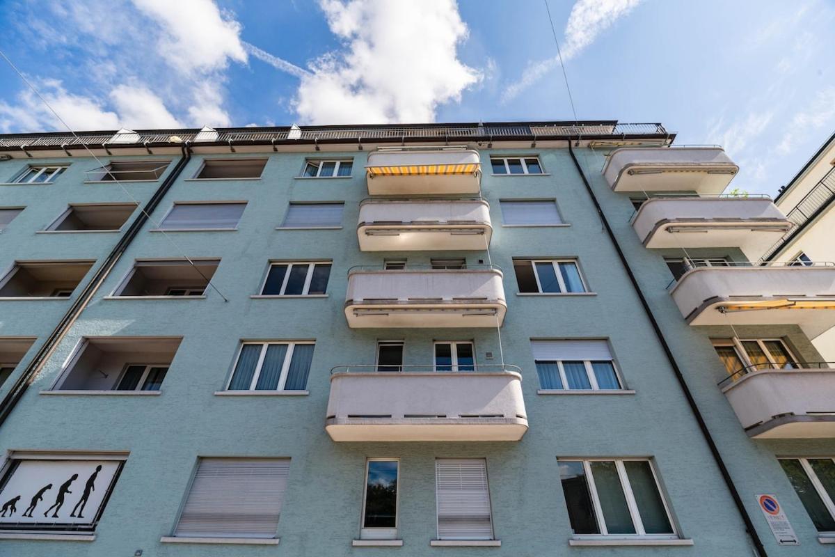 Very Spacious With Balcony - Parkview 2 Apartment