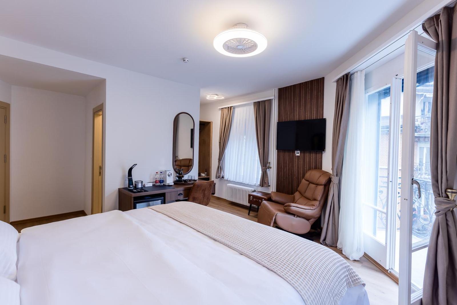 Hotel Deluxe & Kreis 4 *