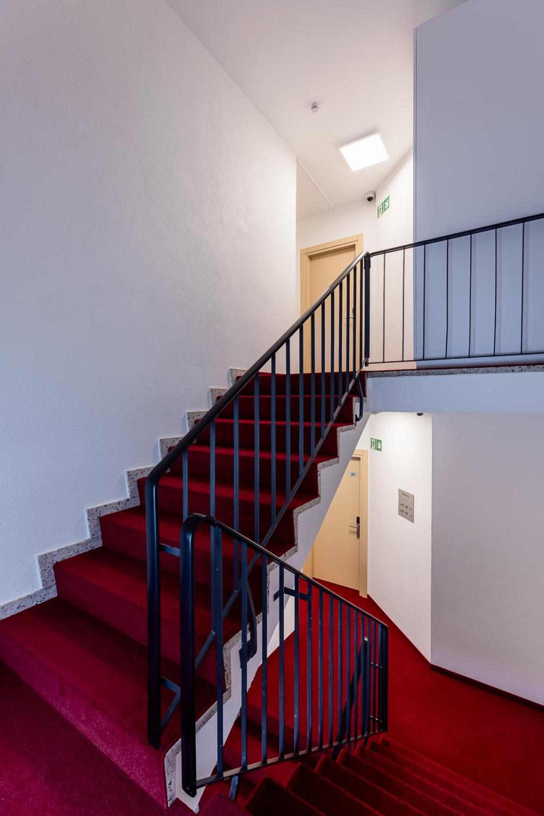 Deluxe & Kreis 4 Hotel