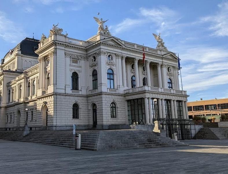 Lovely Right Next To The Opera And Apartment Zurich