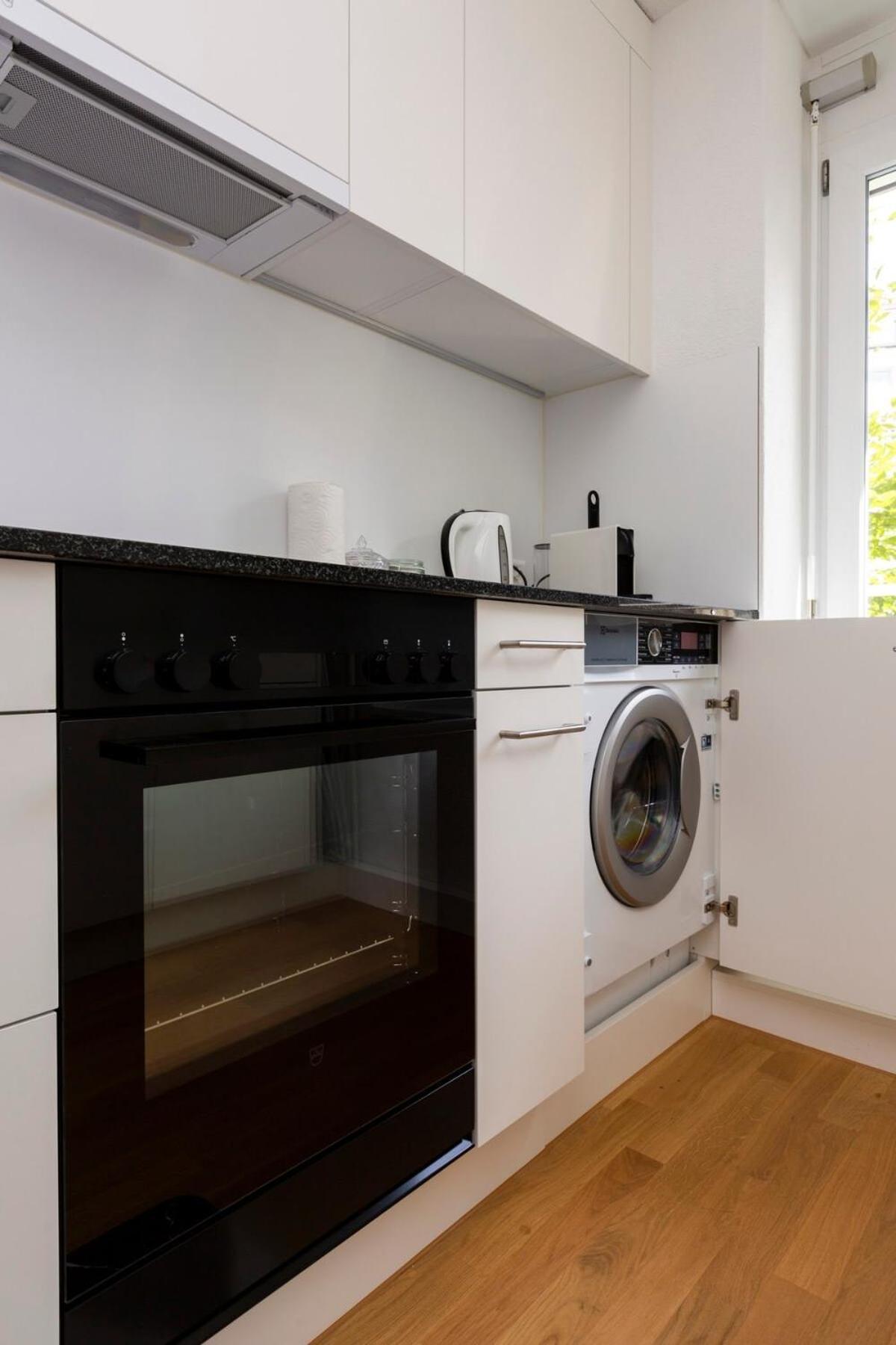 Kaya 2a - Downtown 2br With Balcony Apartment