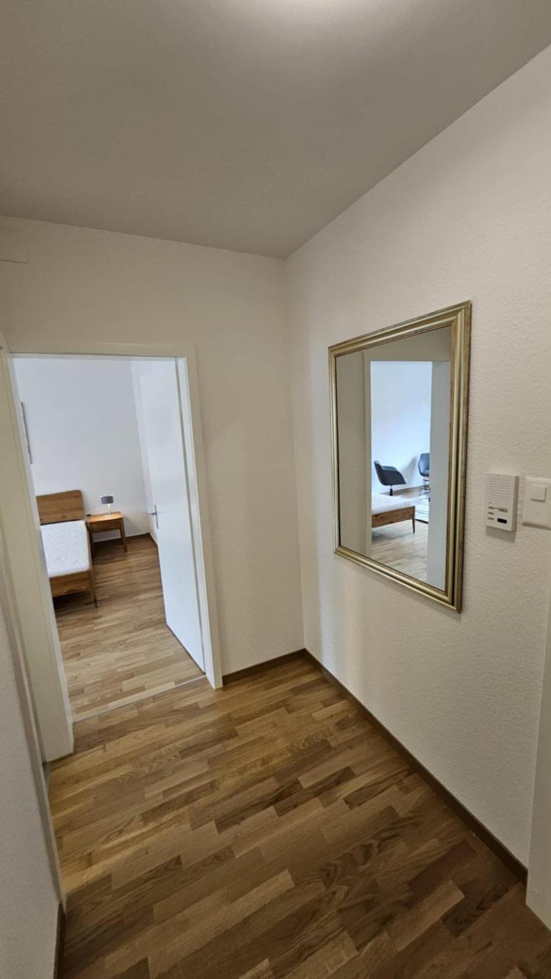 Cozy Near Train Station - 7 Apartment *
