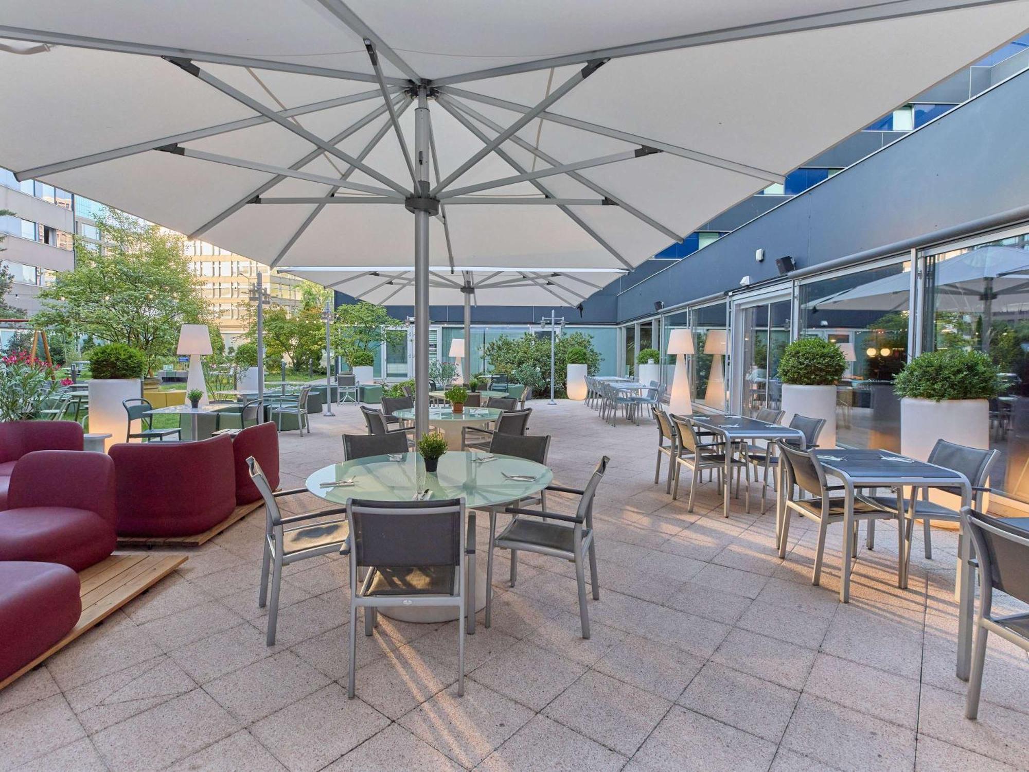 Ibis West 3*