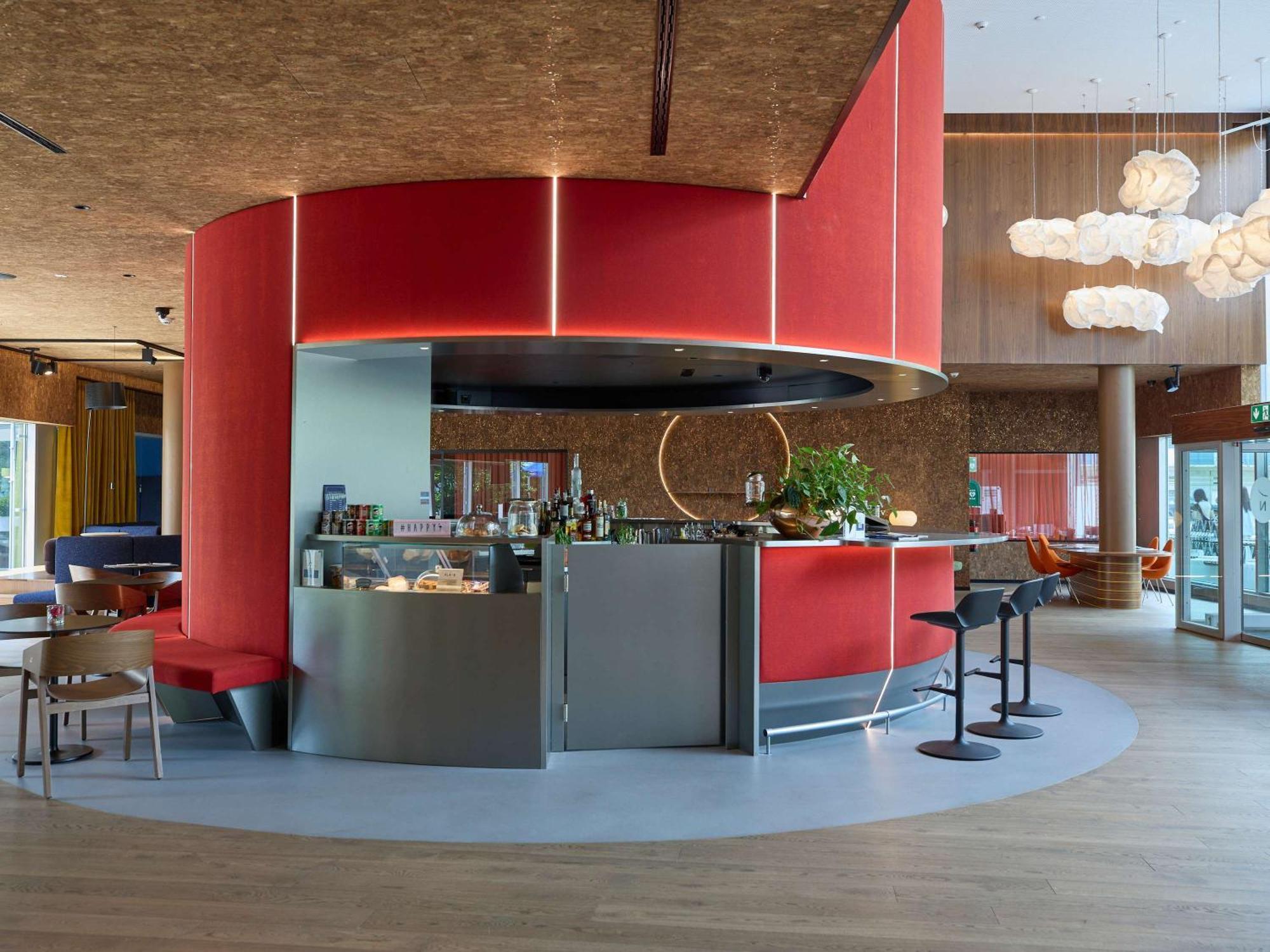Hotel Ibis West 3*