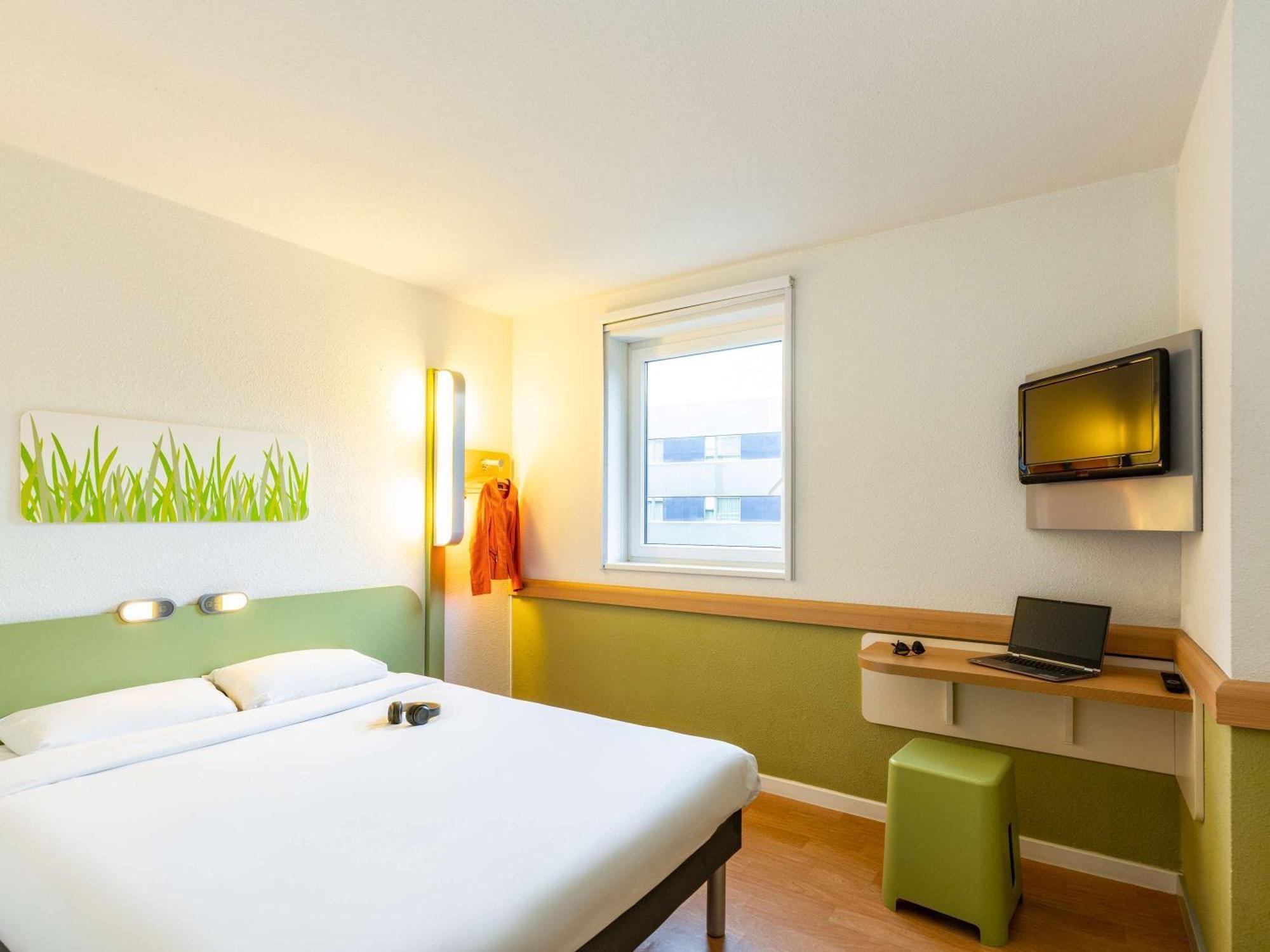 Ibis Budget West Hotel *
