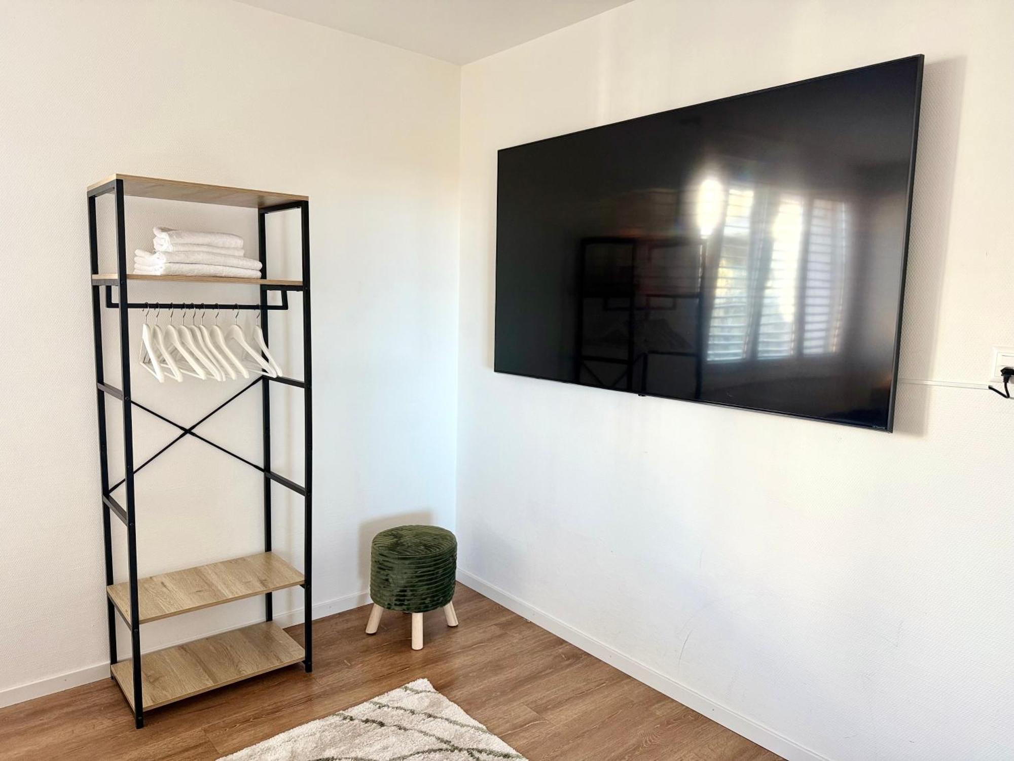 Modern & - Oerlikon *
