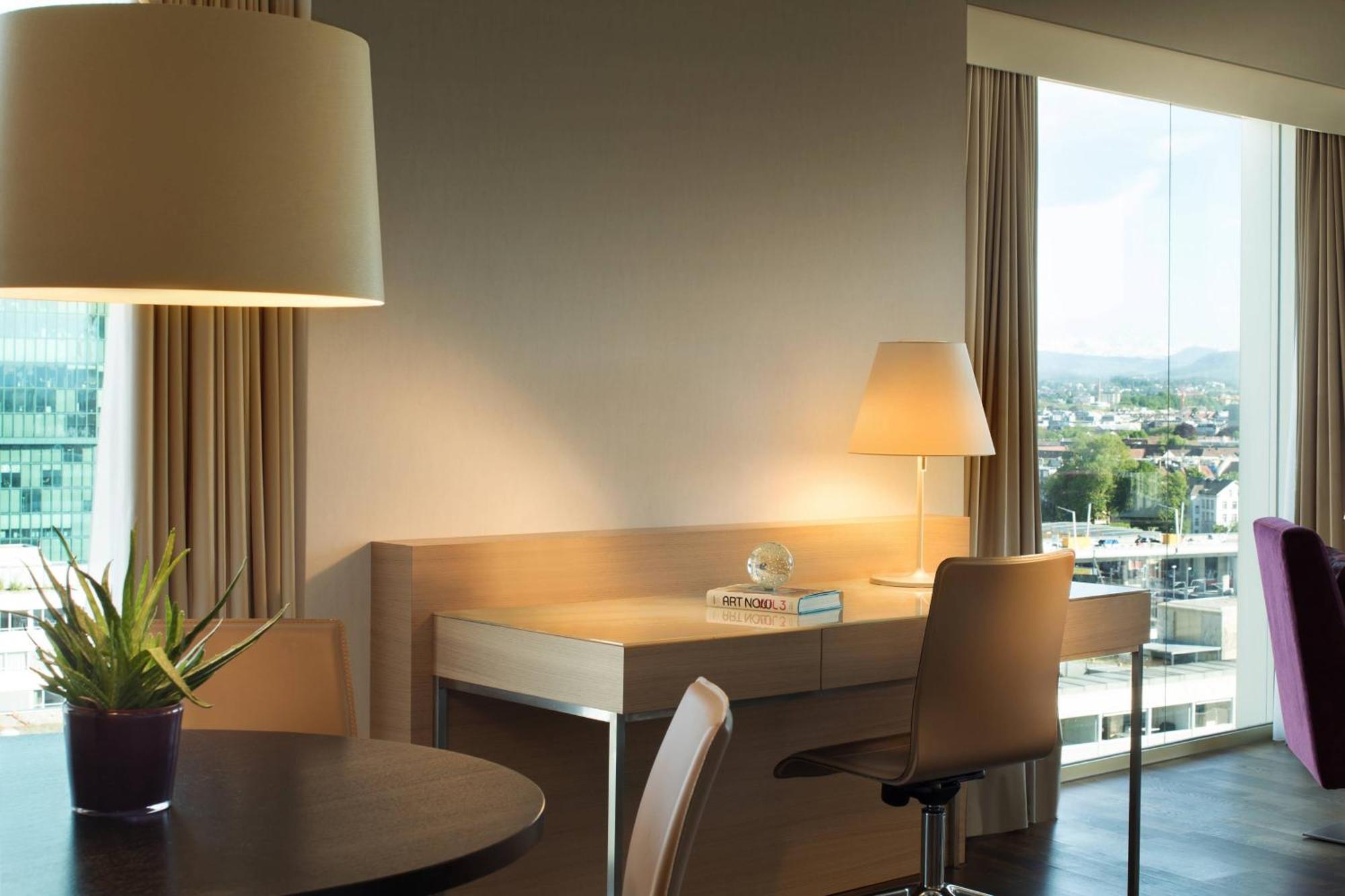 Renaissance Tower 5* Zürich