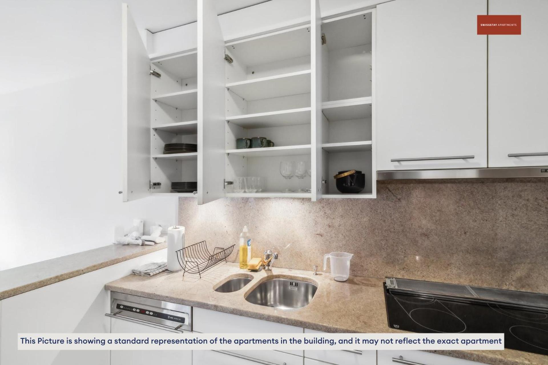 Chic 3-bedroom Near Center Apartment *