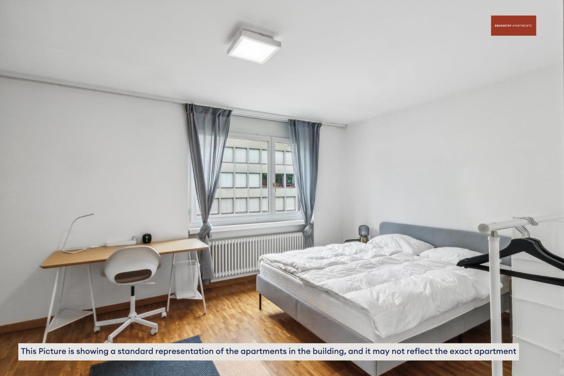 Chic 3-bedroom Near Center