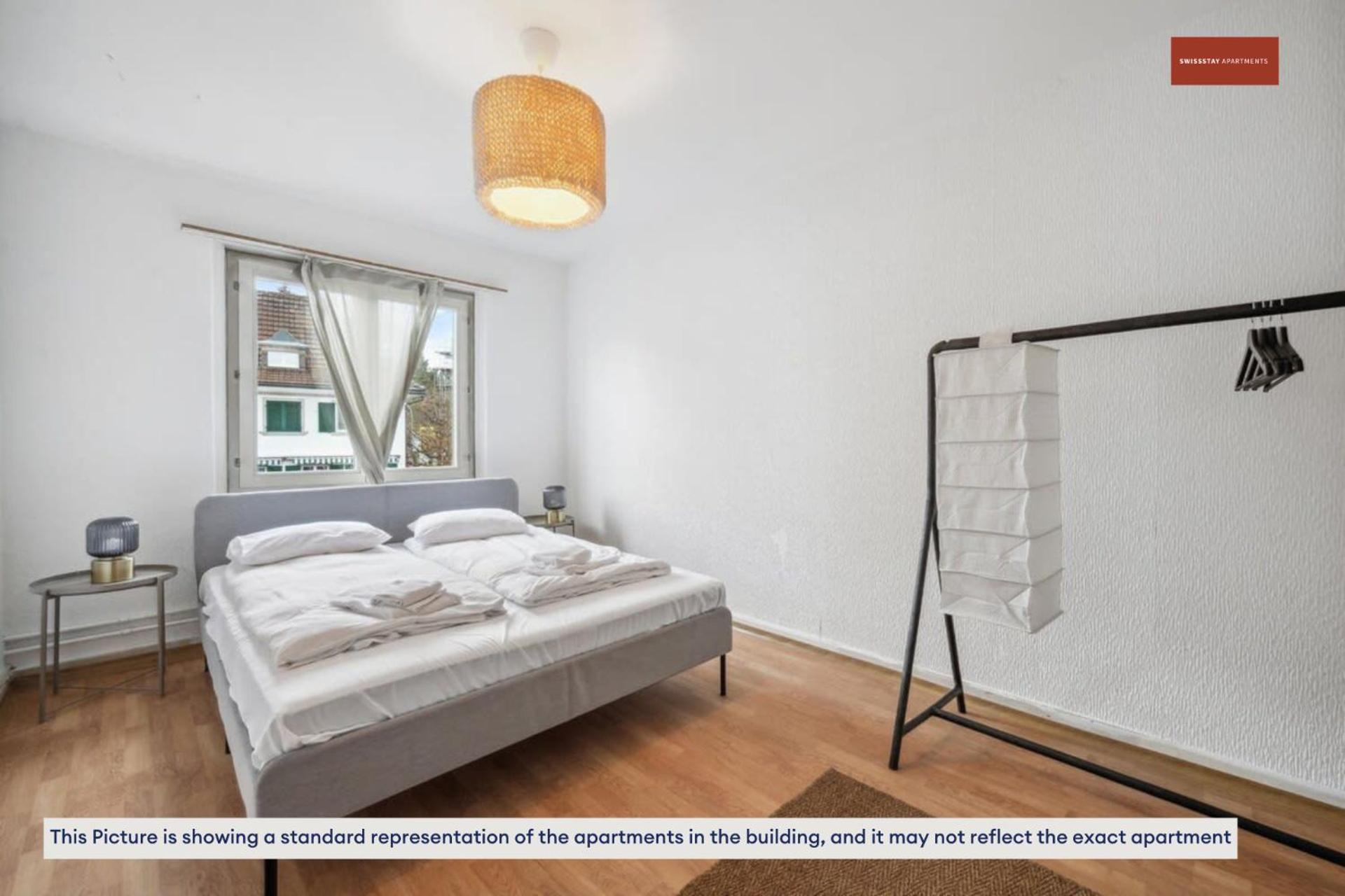 Chic 3-bedroom Near Center Apartment